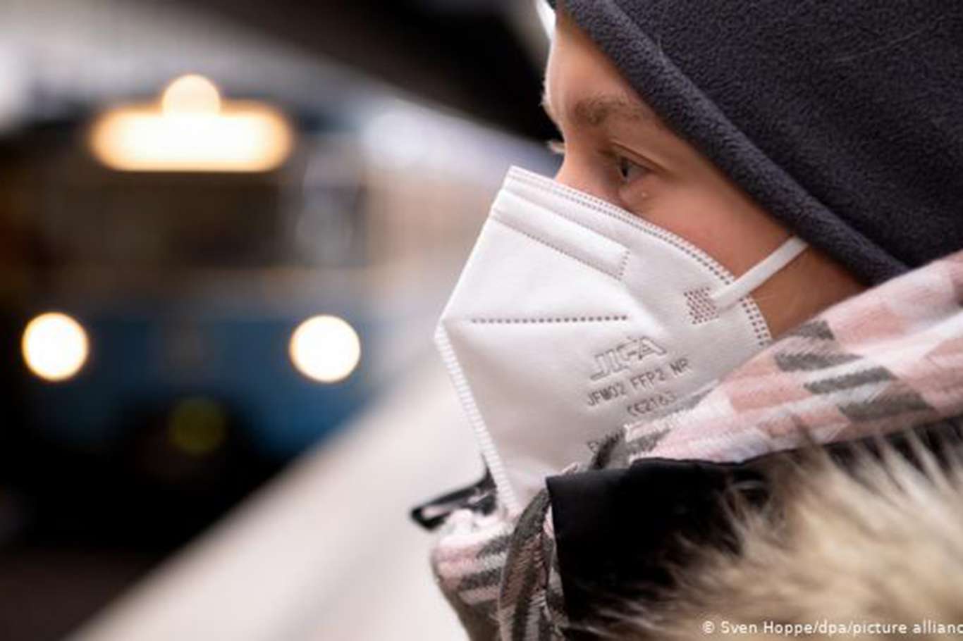 Almanya'da pandemiyle mücadele kapsamında maske kullanımında yeni düzenlemeye gidiliyor